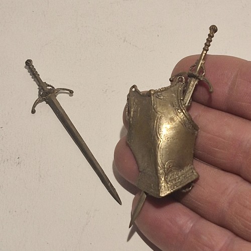 12th scale Medieval Armour and 2 swords ME51 - Imagen 4 de 4
