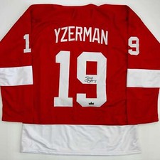 Steve Yzerman Cards, Rookie Cards and Autograph Memorabilia Guide 13