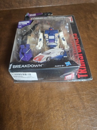 NEW SEALED Hasbro Transformers Combiner Wars Breakdown with Comic and Accessory - Picture 7 of 7