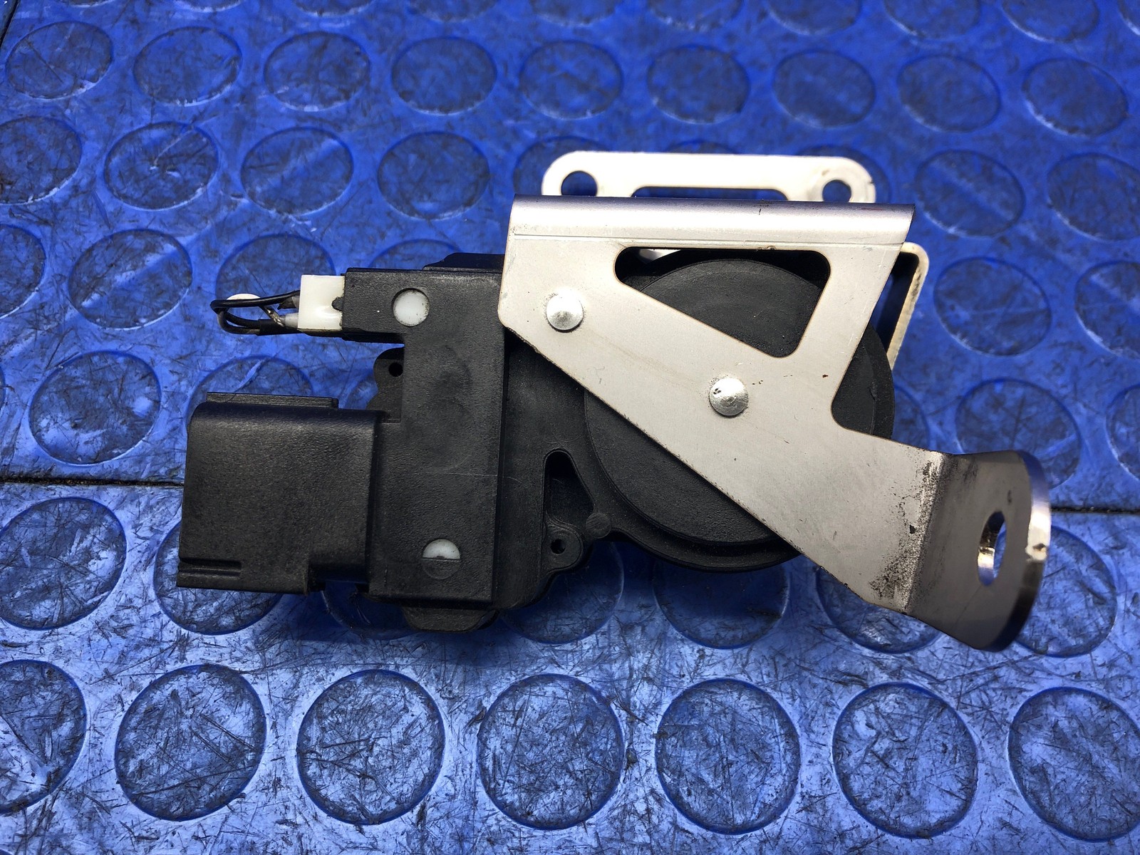 2016 2017 2018 2019 2020 2021 MCLAREN 570S OEM REAR TRUNK LATCH MOTOR
