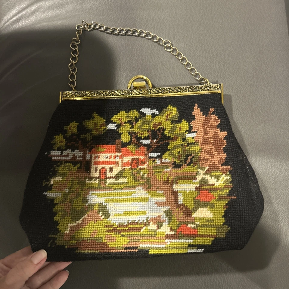 VINTAGE 1950'S NEEDLEPOINT HOME SCENE HANDBAG PURSE - Image 2 of 4