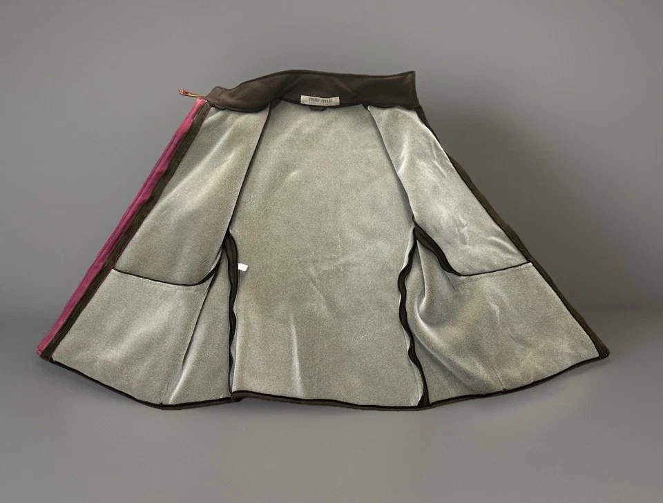 Chaleco de tela técnica verde oliva Miu Miu para mujer talla 44 hecho en Italia Foto 4 de 4