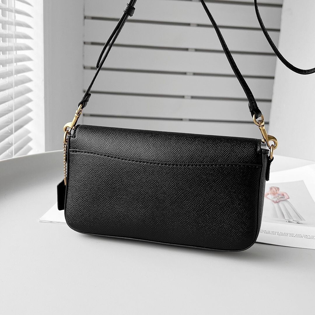 バッグ Coach bag, retail price 80,000~ Coach Is Selling an 'Adorable' $298 Tote Bag for Just $111