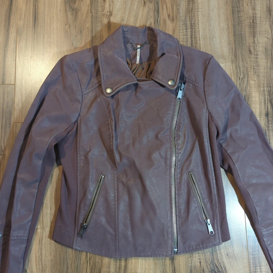 Chaqueta de moto Free People morada para mujer talla pequeña Foto 2 de 4