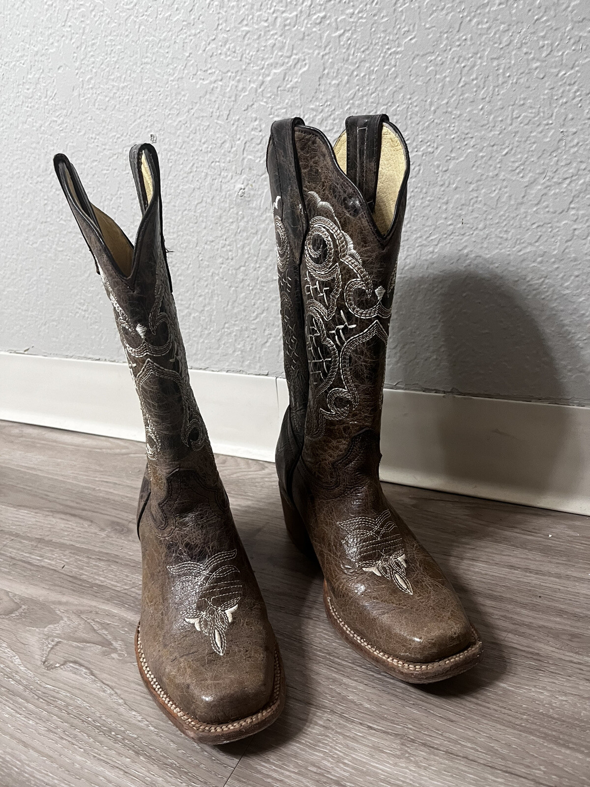 cowgirl boots size 7 Gem