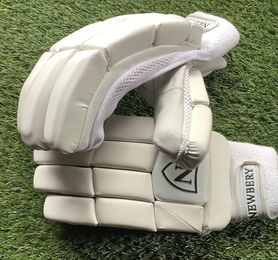 Newbery Cricket Senior Right Hand Batting Gloves - Image 2 of 4