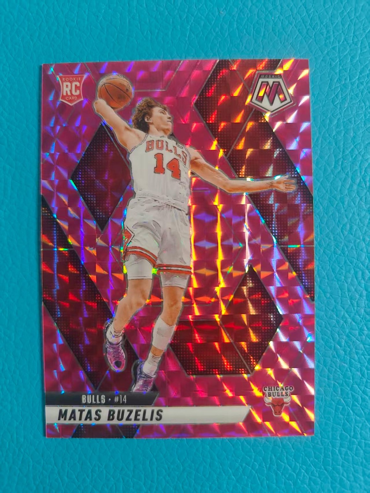 Matas Buzelis 2024-25 Panini Mosaic 032/175 Prizm Pink RC Chicago Bulls #223