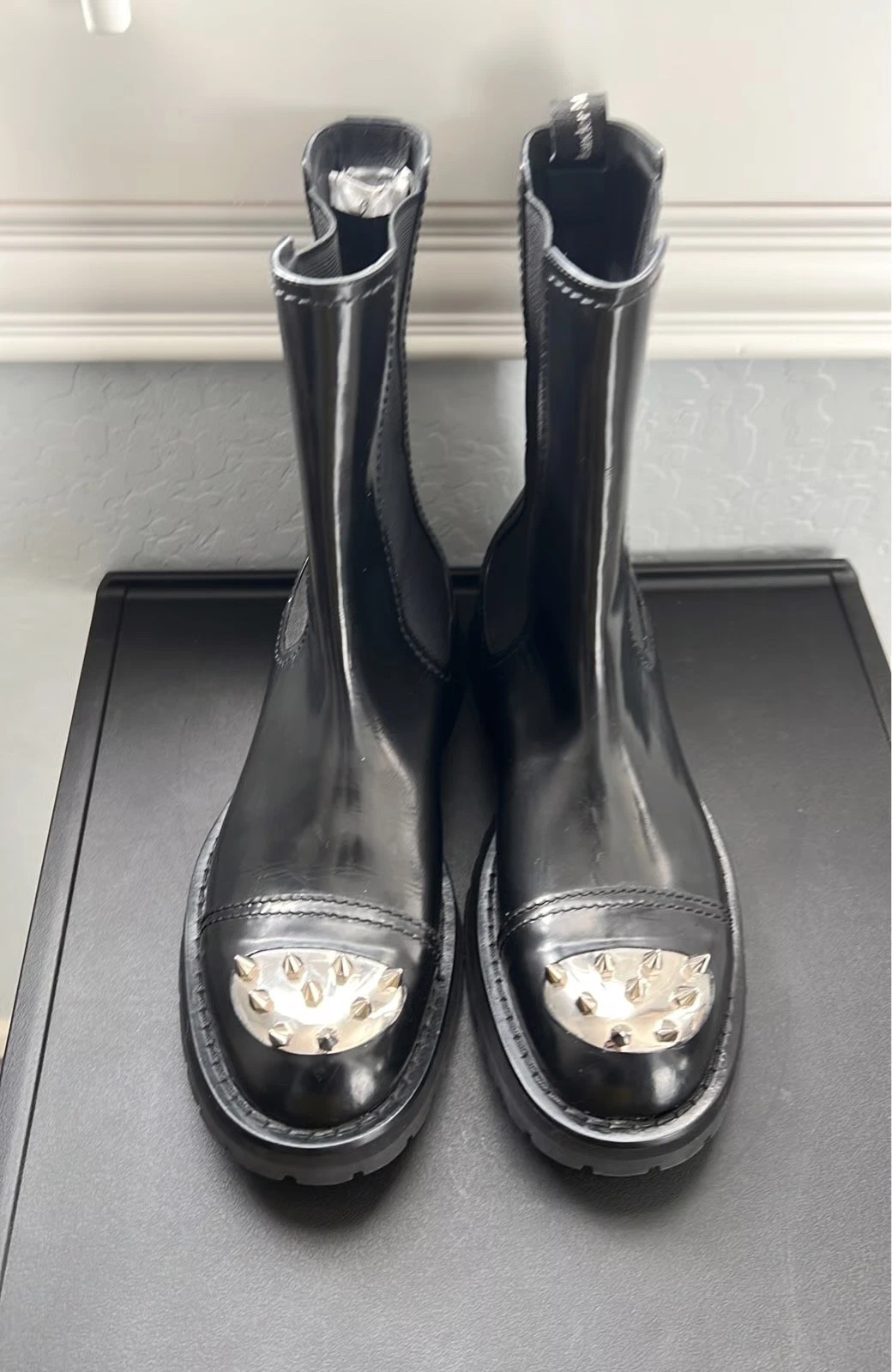 Alexander McQueen — Alexander McQueen Studded Toe Chelsea Boots Black Leather Men’s Size 10 Designer