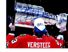 CHICAGO BLACKHAWKS KRIS VERSTEEG SIGNED STANLEY CUP 8X10 RED JERSEY