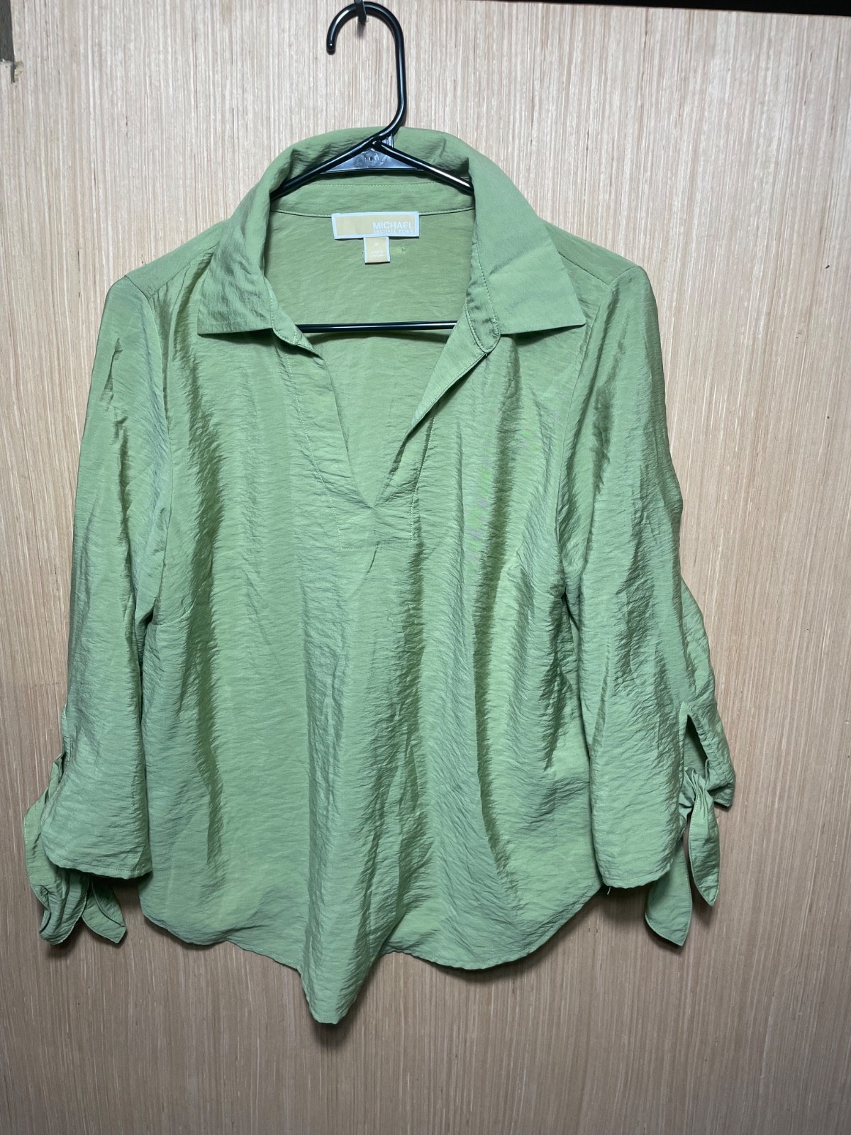 MICHAEL Michael Kors Sage Green Textured V-Neck Popover Blouse Tie Sleeve Sz M