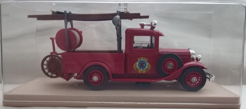 Vehículo de bomberos Ford V8 Eligor #1084 del Departamento de Bomberos de Washington como nuevo en estuche Foto 3 de 4