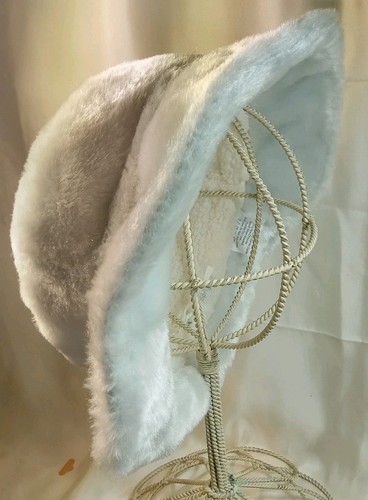 *Sprigs* Reversible Faux Fur & Sherpa Bucket Hat Cream/Blue Grey Adjustable Draw - Picture 5 of 12