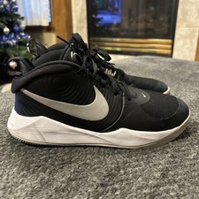 Nike Boys Team Hustle D9 AQ4224-001 Black Basketball Shoes Sneakers Size 7Y