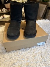 UGG BAILEY BOW II BLACK SUEDE SHEEPSKIN CLASSIC BOOTS SIZE US 8