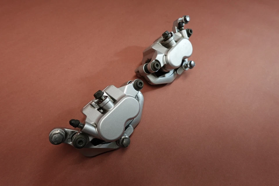 Pinza de freno delantera derecha izquierda 99-13 YAMAHA ROYAL STAR XVZ 1300 TF XVZ13 Foto 2 de 4