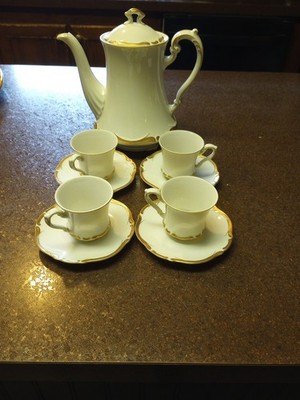Harmony House Golden starlight Coffee Pot And 4 Cups And Saucers.