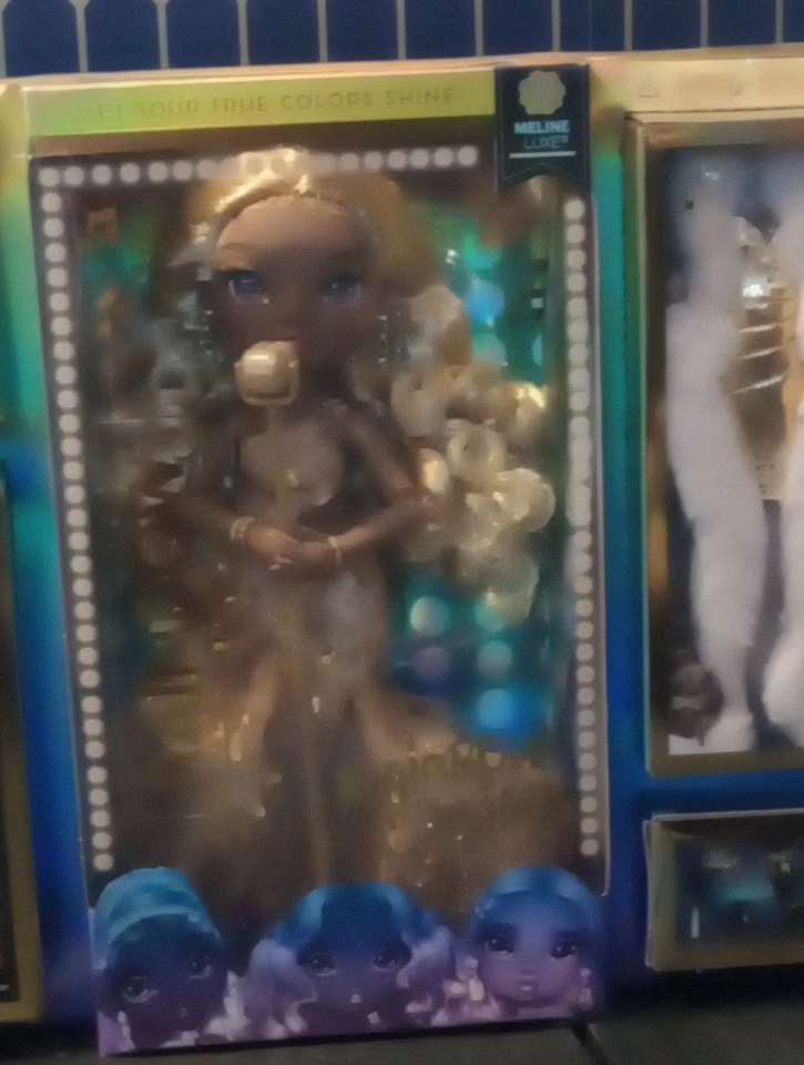 NUEVO EN CAJA Rainbow High Rainbow Vision MELINE LUXE Muñeca de Moda Dorada Caja Menor Daños Foto 2 de 4