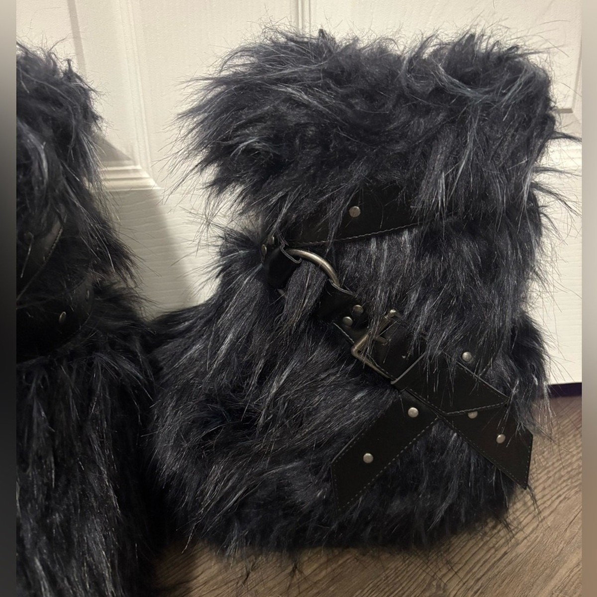 靴 DOLLS KILL FUR BOOTS Dolls Kill / Club Exx Blue Low Wild Instincts Faux Fur Boots Size