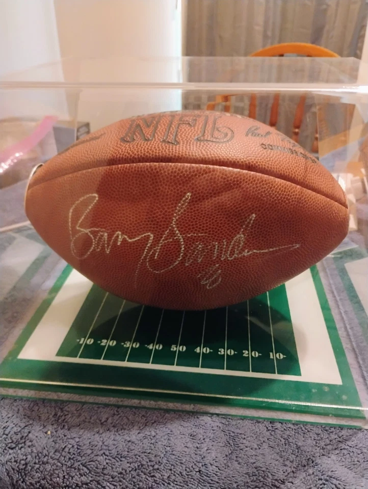 Fútbol americano oficial autografiado por Barry Sanders de la NFL con vitrina personalizada. Foto 4 de 4