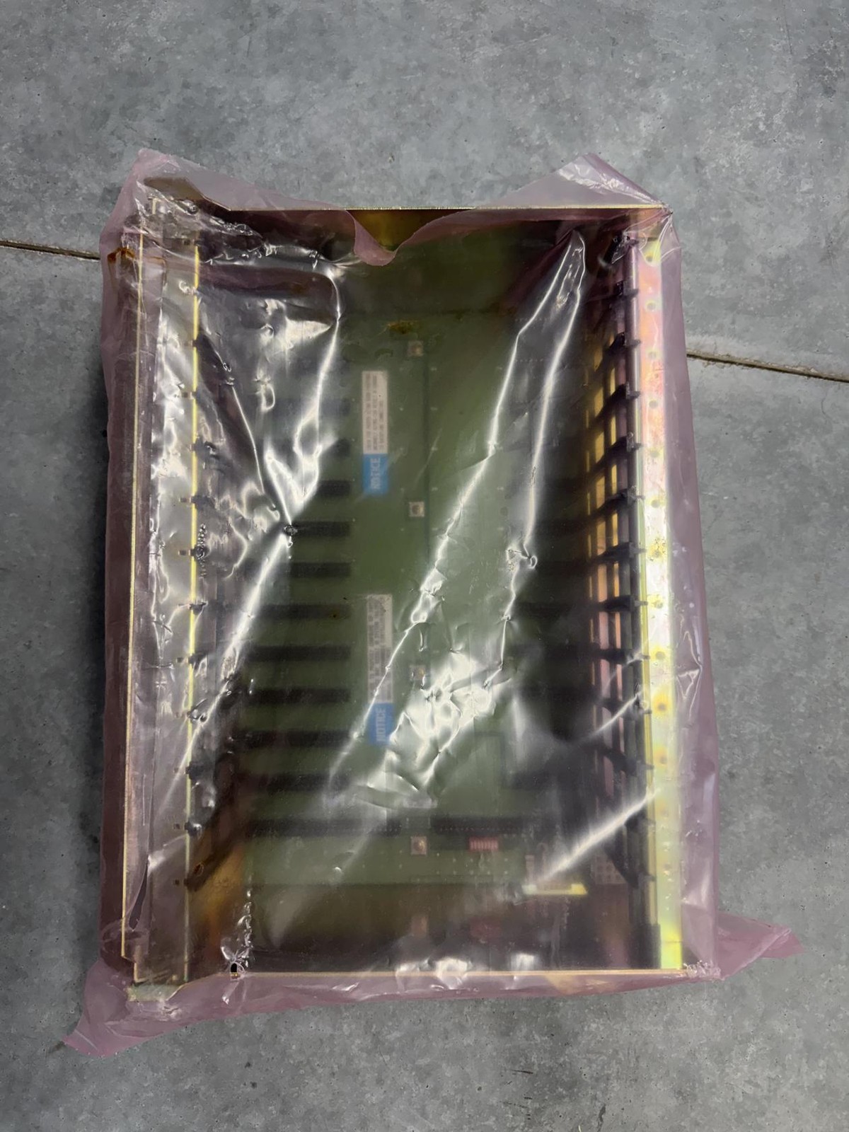ALLEN-BRADLEY 1771-A3B1 SERIES B 12-SLOT I/O CHASSIS