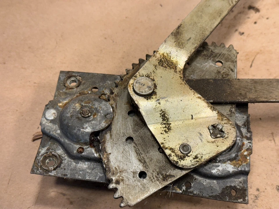 Regulador de ventana original Triumph TR250 TR5 TR6 lado del pasajero derecho OEM Foto 4 de 4