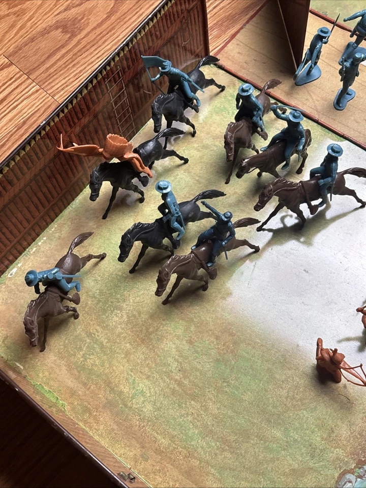 Vintage Marx Carry All Action Fort Apache Play Set With Accessories 4685 - Image 3 of 4