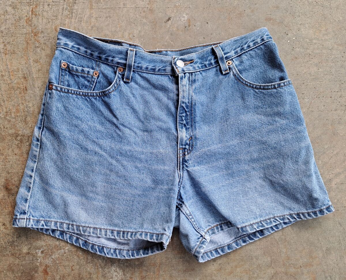 VTG 90s Levi's LL-609 Women's Denim Jean Shorts 33 VTG 90s Levi's LL-609 Women's Denim Jean Shorts 33