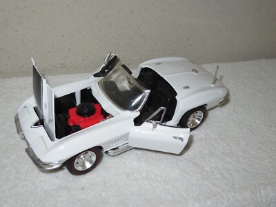 CHEVROLET CORVETTE STING RAY 427 LS6 L-88 cabriolet ouvert 1967 blanc 1/18 ERTL