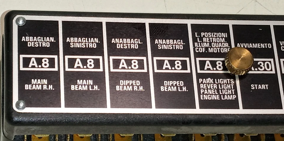 Bloc boîte à fusibles électrique Ferrari 365 GTB/4 Daytona_noir_40043014_9 fusibles_365BB - Photo 2/4