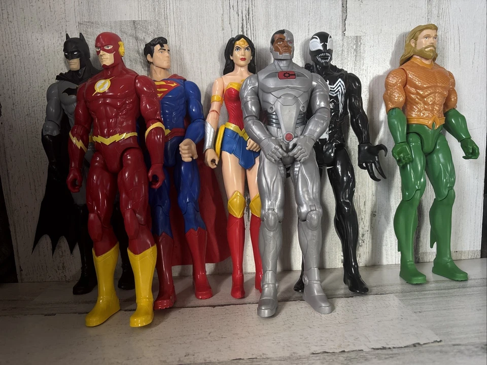 Lote de 7 bonecos DC Comics True Moves 12” BATMAN CYBORG AQUAMAN FLASH - Imagem 2 de 4