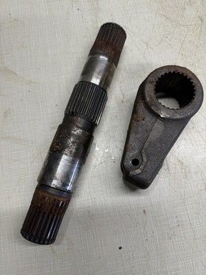 Kubota B1700 Tractor Rear Three Point Hydraulic Lift Block Shaft And Piston Arm