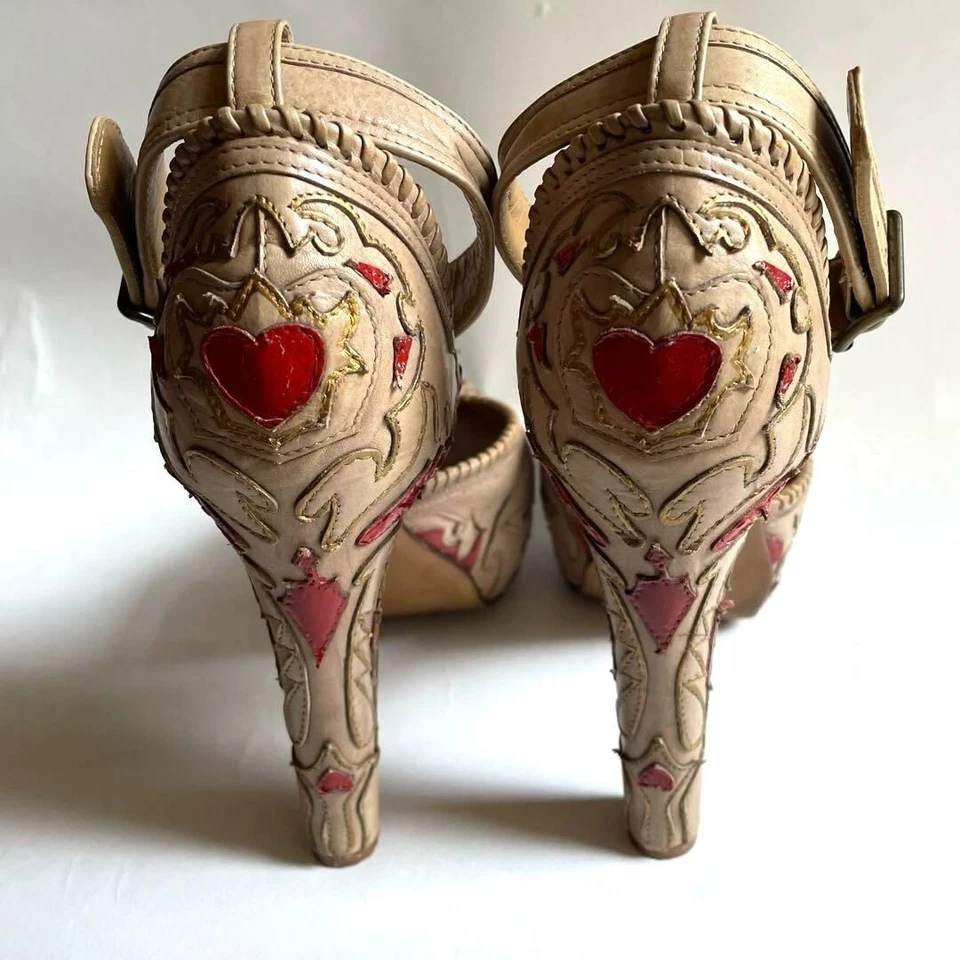 Alexander McQueen Couro Peep Toe Salto Plataforma Recorte Coração Vermelho 36 Usado Raro - Imagem 3 de 4