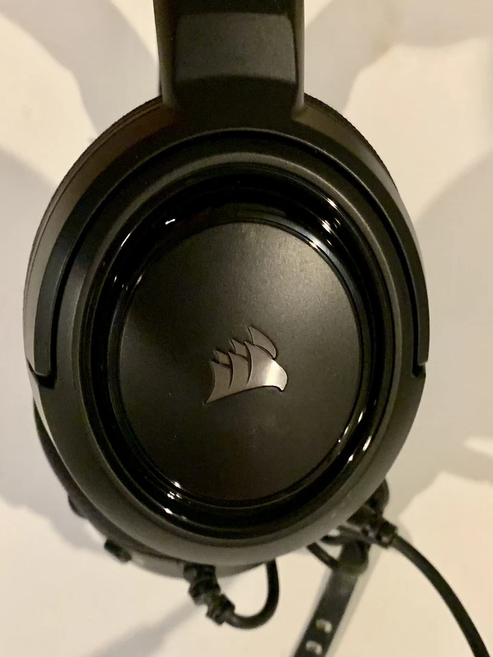 Corsair HS35 Gaming Headset - Memory Foam Earcups Works + Extra Mic Attachment - Image 2 of 3