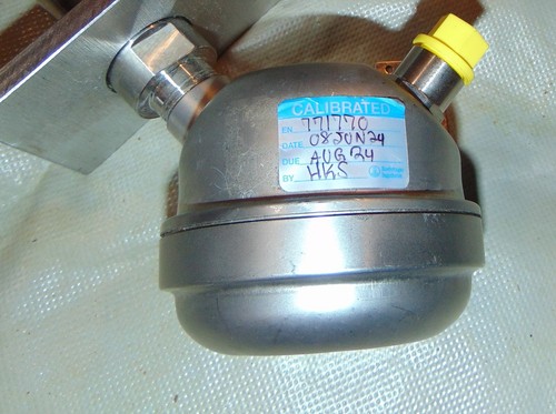 ASSEMBLY Magnetrol Eclipse 705 Guided Wave Radar Transmitter W/ hose & Bracket - Picture 8 of 11