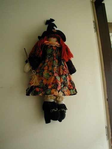 NEW DELTON HANGING FRIENDLY WITCH DOLL 24" DOOR DECORATION - Picture 5 of 11