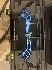 Hoyt Altus FX SVX 28-29in 55lb RH compound bow, CBE stabilizer + rest and case