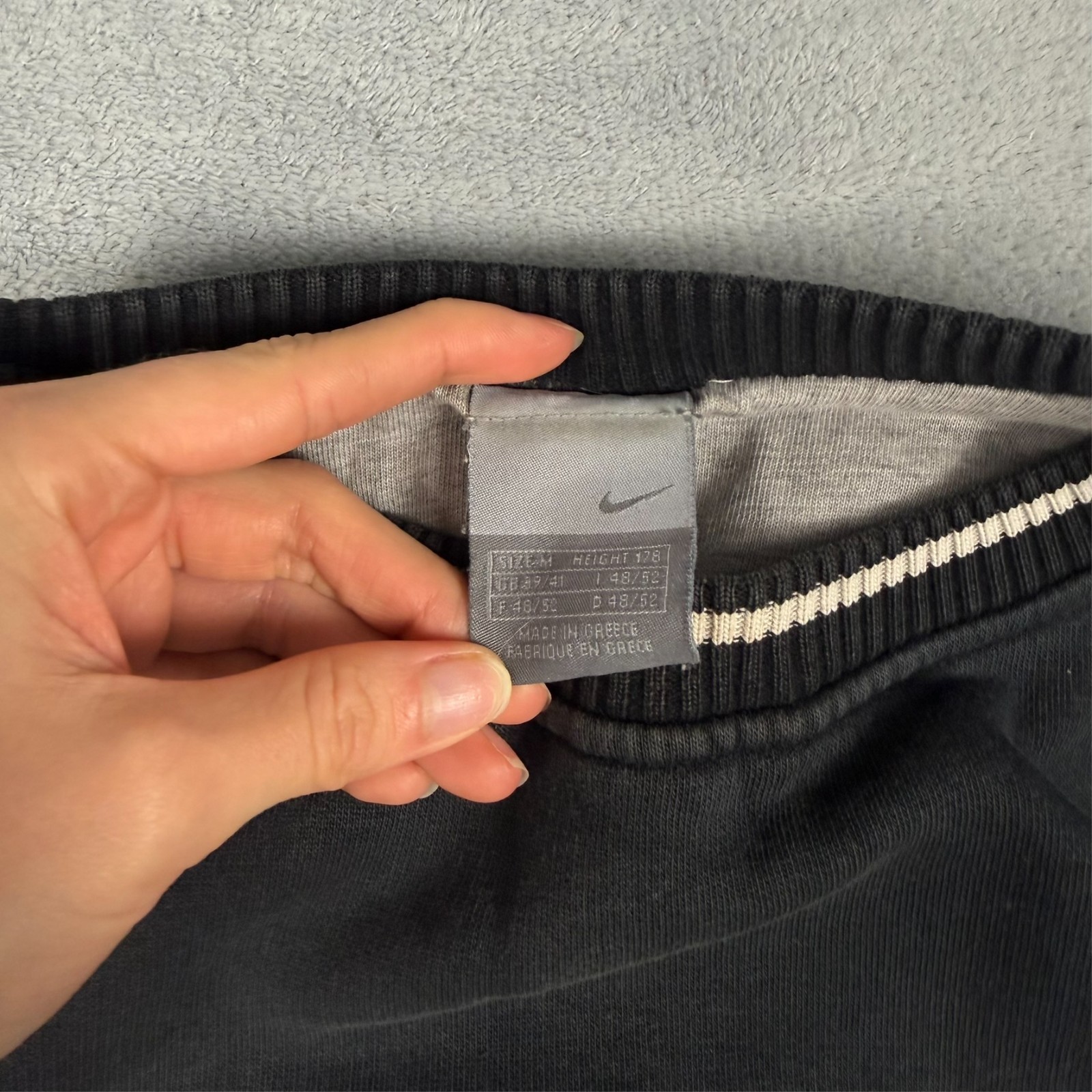 VTG Nike 2000's Y2K Black Centre Big Swoosh Oversized Medium Pullover Sweatshirt image 5