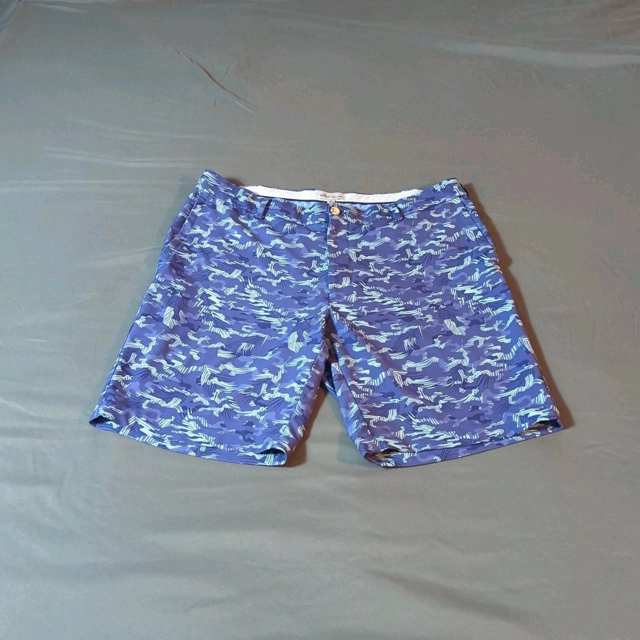 Peter Millar Shorts Mens 35 Crown Sport Performance Golf Blue Camo
Opens in a new window or tab
