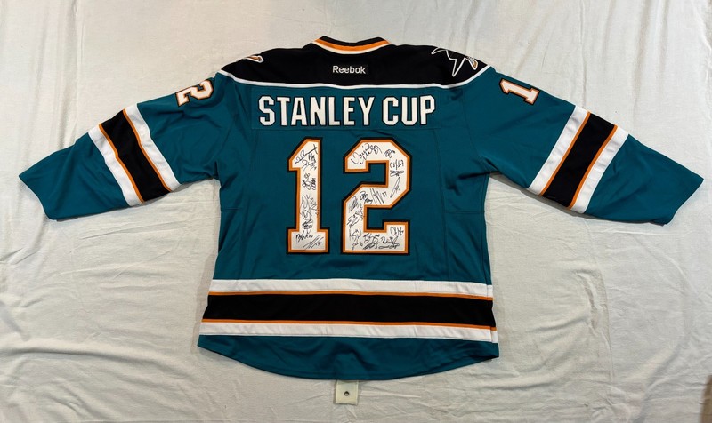 San Jose Sharks 2012 Jersey- signed by 23 Sharks W/Thornton, Marleau, Pavelski,