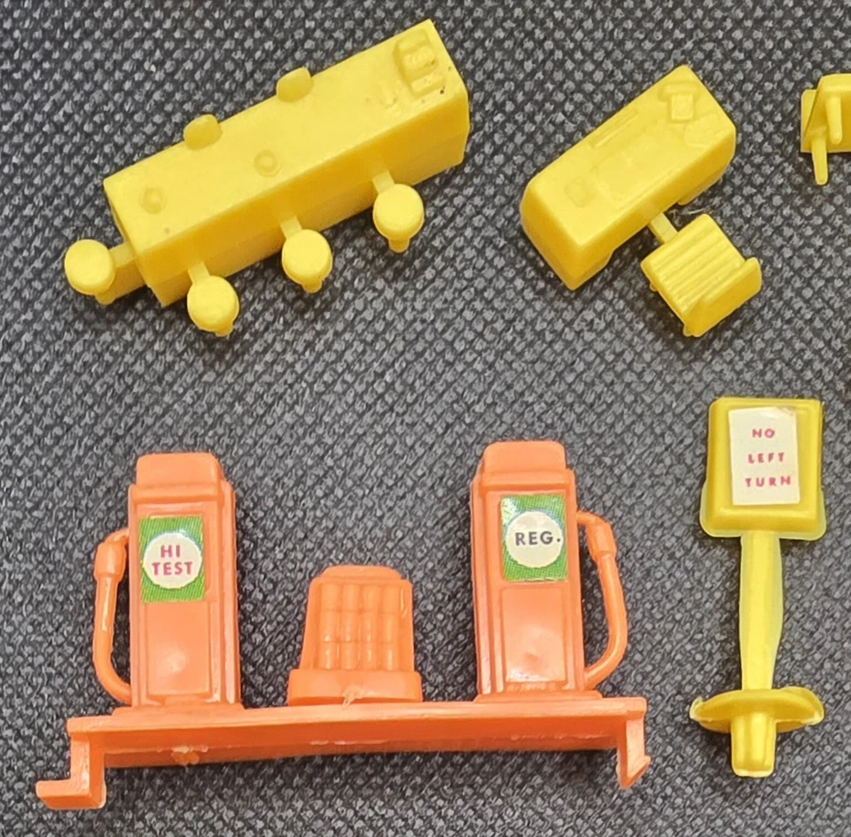 Lote de 20 acessórios vintage 1964 Remco Thimble City para jogo magnético - Imagem 3 de 4