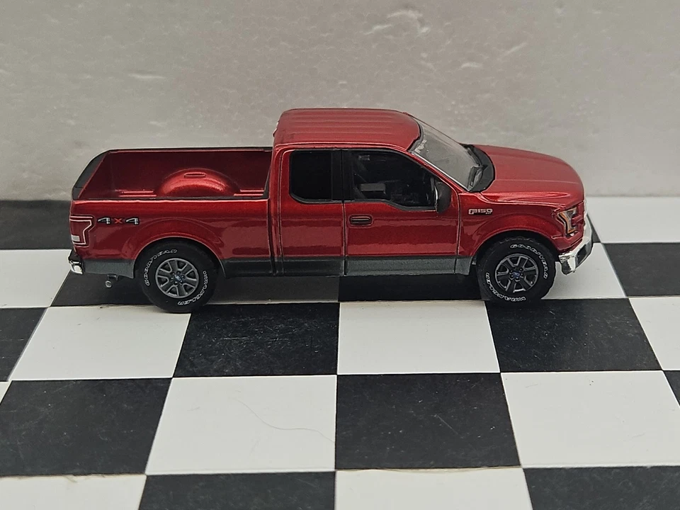 1:64 2015 XLT Ford F150 4WD truck Pickup Farm DCP ertl 4x4 Hard To Find Red Gray - Image 3 of 4
