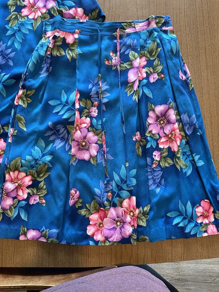 Vintage Jaclyn Smith 2-Piece Outfit Skirt M & Short Sleeve Top S Matching Set - Image 2 of 4