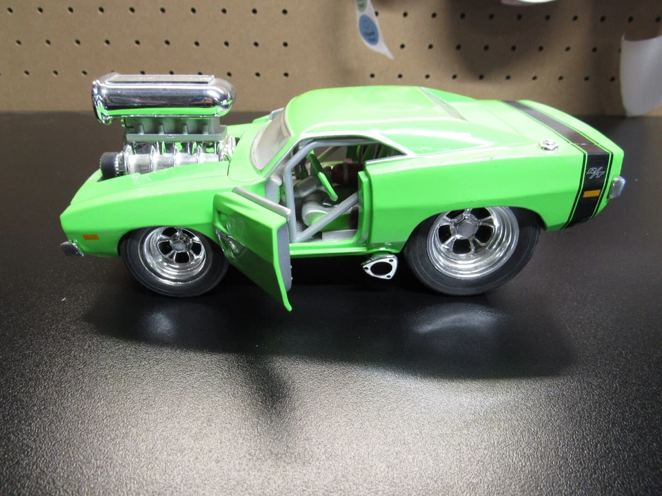 1969 Dodge Charger Die-Cast Model Toy Car - R/T HEMI - Green 2003 Funline 1:24 - Image 3 of 4