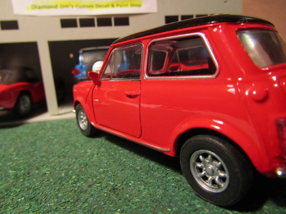 Welly Mini Cooper 1500 - Diecast Pull-Back Action Doors Open - 1:34 Scale - Image 4 of 4