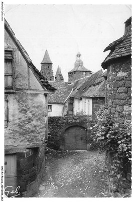 BAEP3-0343-19 - COLLOGNES-LA-ROUGE - Alte Häuser aus dem 15. Jahrhundert und Glockenturm des EG
