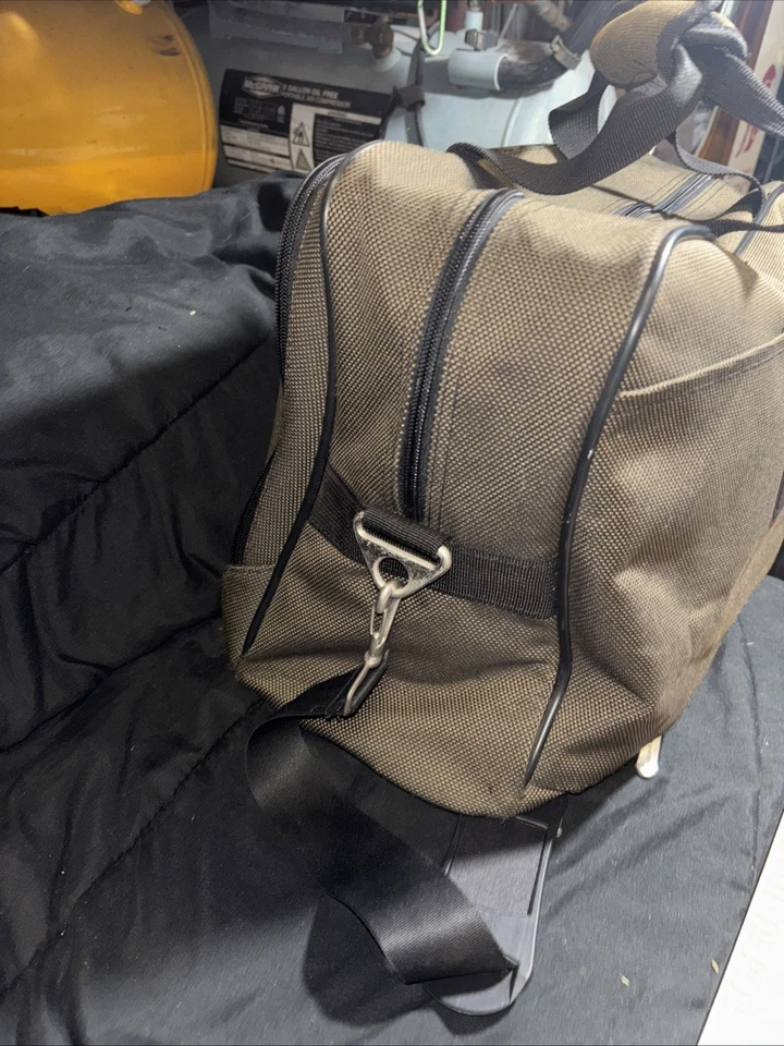 Bolso de viaje duradero Dockers con correa para el hombro y asa Foto 4 de 4