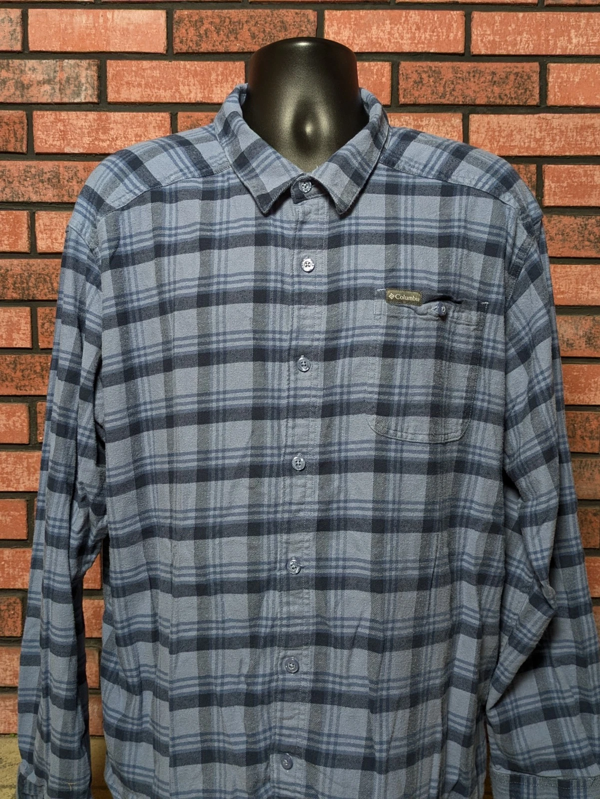 Columbia Men’s XL Blue Gray Plaid Flannel Button Front Outdoor Hiking Shirt