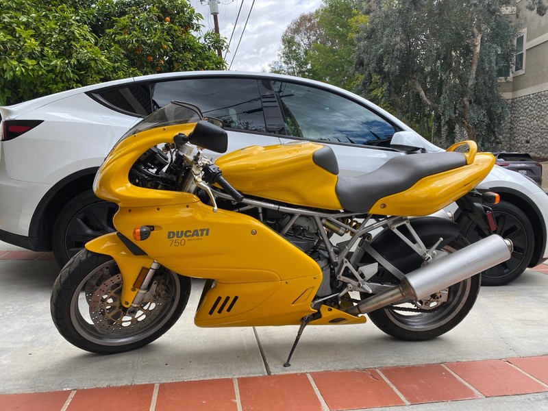VINTAGE 2002 DUCATI SUPER SPORT 750cc MOTORCYCLE