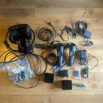 HTC Vive VR Headset Kit w/ Controllers & Base Stations 90Hz 110° HDMI USB