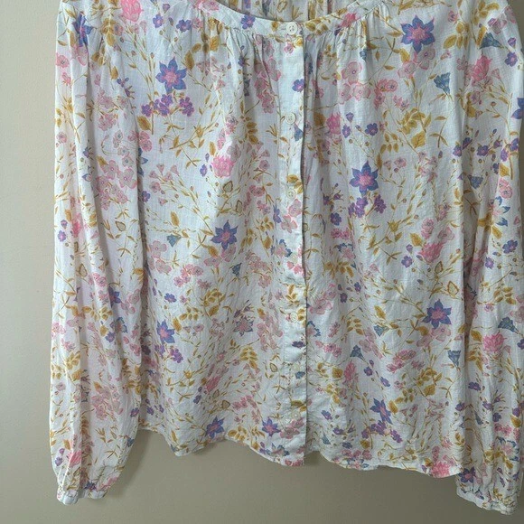 Blusa GAP manga larga abotonada floral talla M Foto 4 de 4